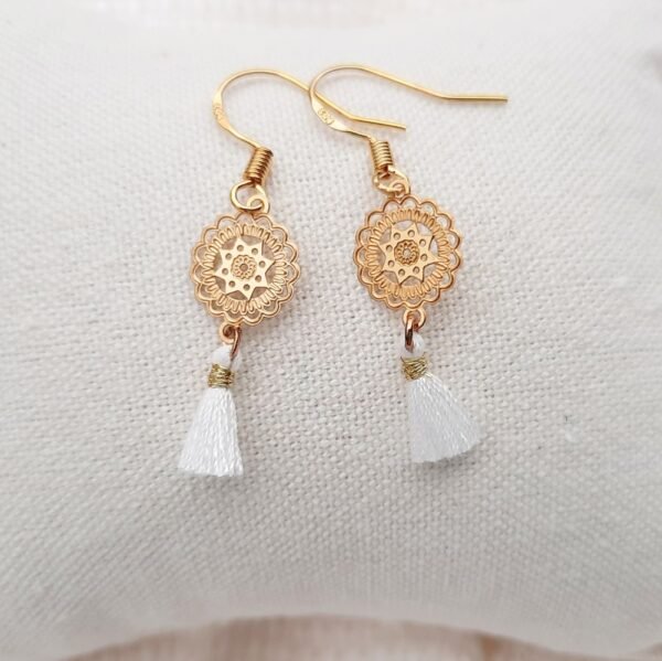 Tassel earrings in dreamy white